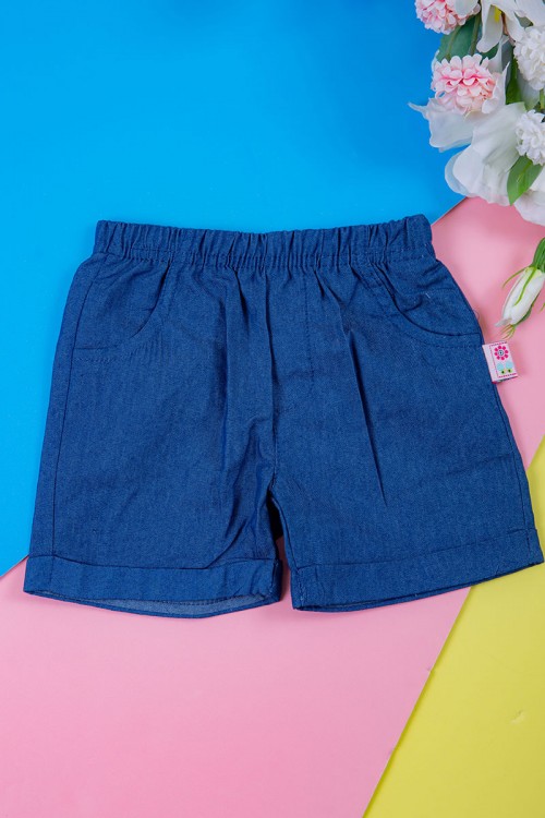 طقم بناتي قطعتين بلوزة مخططة متعدده الالوان بأزرار من الأمام مع شورت جينز بخصر مطاطي و جيوب من الجانبين