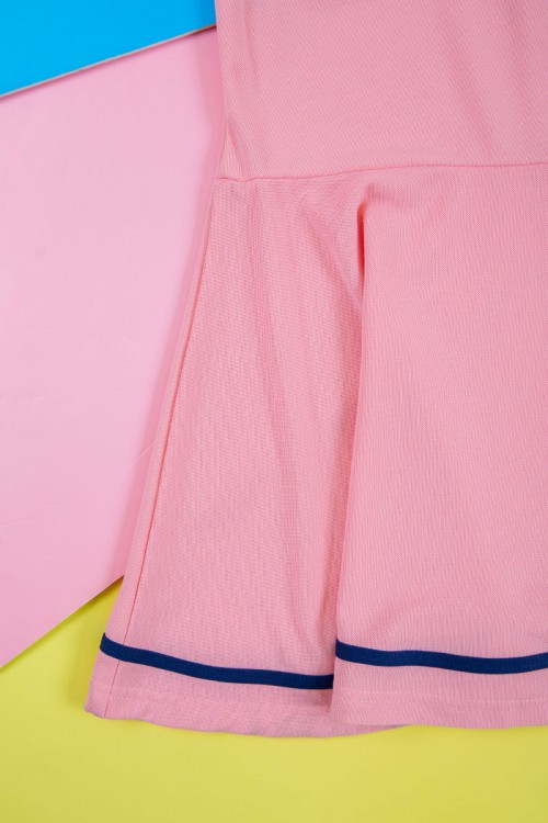 طقم بناتي قطعتين بلوزة مخططة متعدده الالوان بأزرار من الأمام مع شورت جينز بخصر مطاطي و جيوب من الجانبين