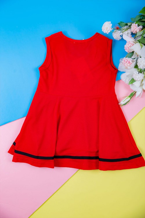 طقم بناتي قطعتين بلوزة مخططة متعدده الالوان بأزرار من الأمام مع شورت جينز بخصر مطاطي و جيوب من الجانبين