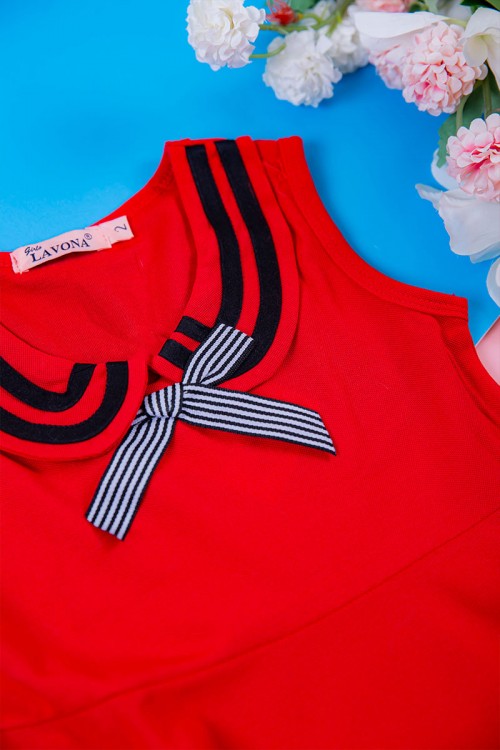 طقم بناتي قطعتين بلوزة مخططة متعدده الالوان بأزرار من الأمام مع شورت جينز بخصر مطاطي و جيوب من الجانبين