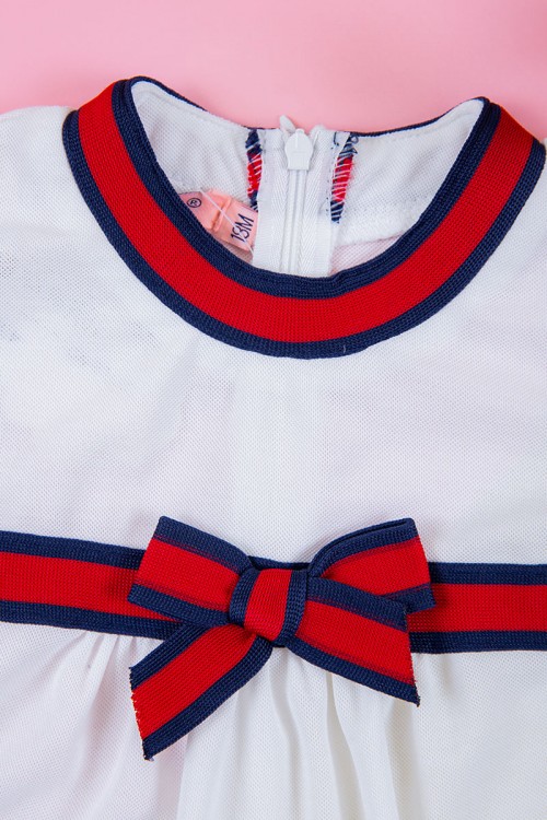 فستان بناتي متعدد الاوان بأكمام قصيرة و ياقة عالية مزينة باللون الأحمر و الكحلي و بفيونكة في الوسط بسحاب مخفي من الخلف