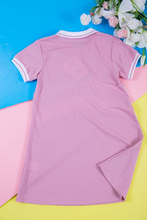 فستان بناتي متعدد الاوان بأكمام قصيرة و بأزرار و كتابات من الأمام مخطط