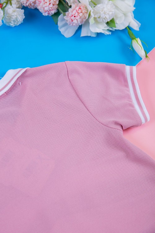 فستان بناتي متعدد الاوان بأكمام قصيرة و بأزرار و كتابات من الأمام مخطط