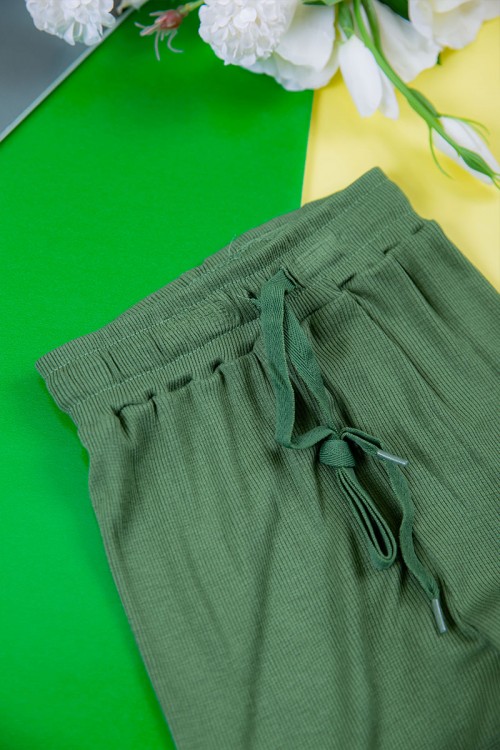 بيجاما بناتي قطعتين متعددة الألوان تيشيرت أبيض بتطريز وكتابات و بنطلون طويل برباط في الخصر