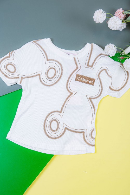 بيجاما بناتي قطعتين متعددة الألوان تيشيرت أبيض بتطريز وكتابات و بنطلون طويل برباط في الخصر