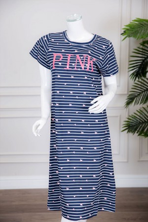 قميص نسائي ميدي مخطط متعدد الألوان بياقة دائرية مزين بقلوب و كتابة من الأمام ذو أكمام قصيرة