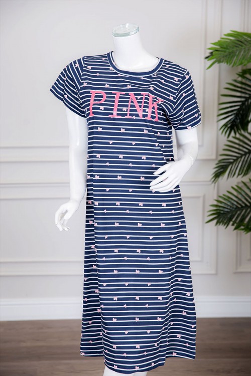 قميص نسائي ميدي مخطط متعدد الألوان بياقة دائرية مزين بقلوب و كتابة من الأمام ذو أكمام قصيرة