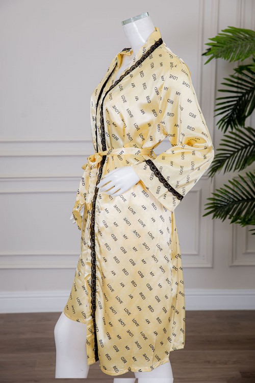 قميص نوم لانجري متعدد الألوان ميدي قطعتين قماش ساتان مزين بكتابات و كلفة من الأطراف و رباط في الخصر