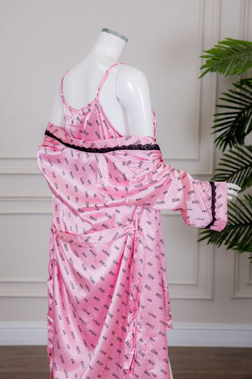 قميص نوم لانجري متعدد الألوان ميدي قطعتين قماش ساتان مزين بكتابات و كلفة من الأطراف و رباط في الخصر