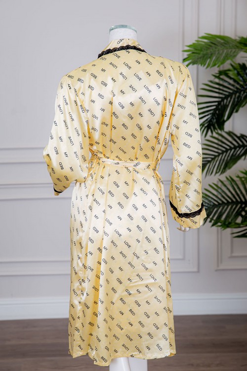 قميص نوم لانجري متعدد الألوان ميدي قطعتين قماش ساتان مزين بكتابات و كلفة من الأطراف و رباط في الخصر