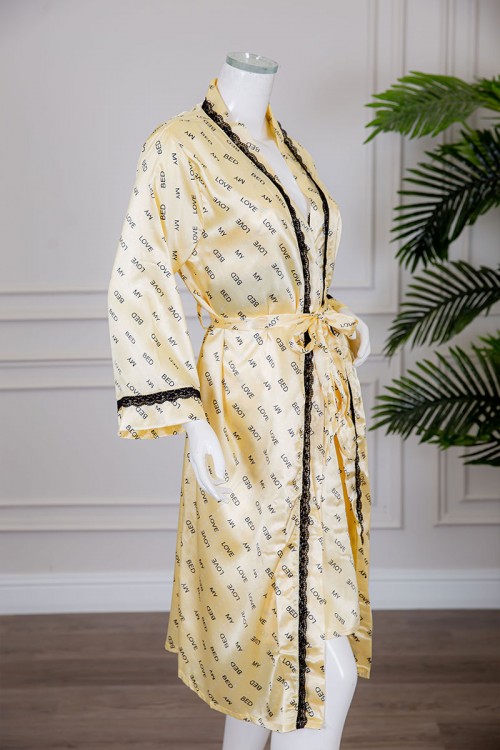 قميص نوم لانجري متعدد الألوان ميدي قطعتين قماش ساتان مزين بكتابات و كلفة من الأطراف و رباط في الخصر