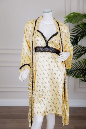 قميص نوم لانجري متعدد الألوان ميدي قطعتين قماش ساتان مزين بكتابات و كلفة من الأطراف و رباط في الخصر 