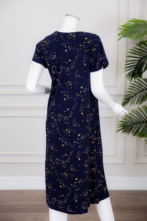 قميص نسائي ميدي متعدد الألوان بياقة دائرية مزين برسومات و كتابات ذو أكمام قصيرة