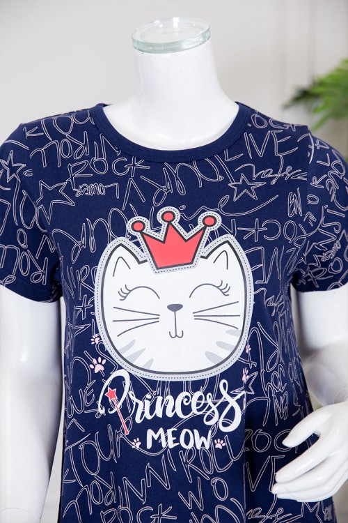 قميص نسائي ميدي متعدد الألوان بياقة دائرية مزين برسومات و كتابات ذو أكمام قصيرة