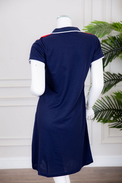 قميص نسائي ميدي متعدد الألوان بياقة مطوية بأزرار و كتابة من الأمام ذو أكمام قصيرة