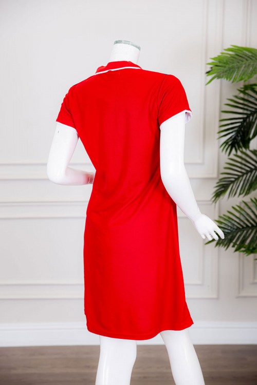 قميص نسائي ميدي متعدد الألوان بياقة مطوية بأزرار و كتابة من الأمام ذو أكمام قصيرة