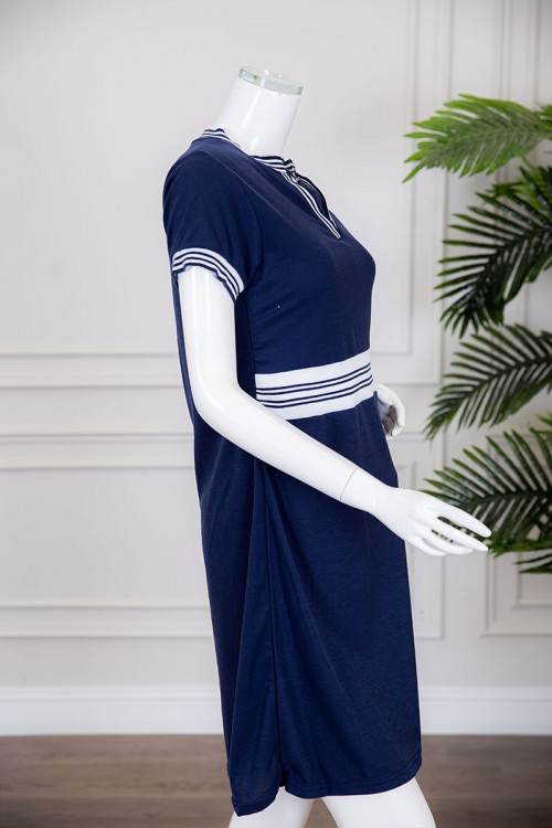 قميص نسائي ميدي متعدد الألوان بياقة دائرية مفتوحة من الأمام مخطط من الوسط و الأطراف ذو أكمام قصيرة