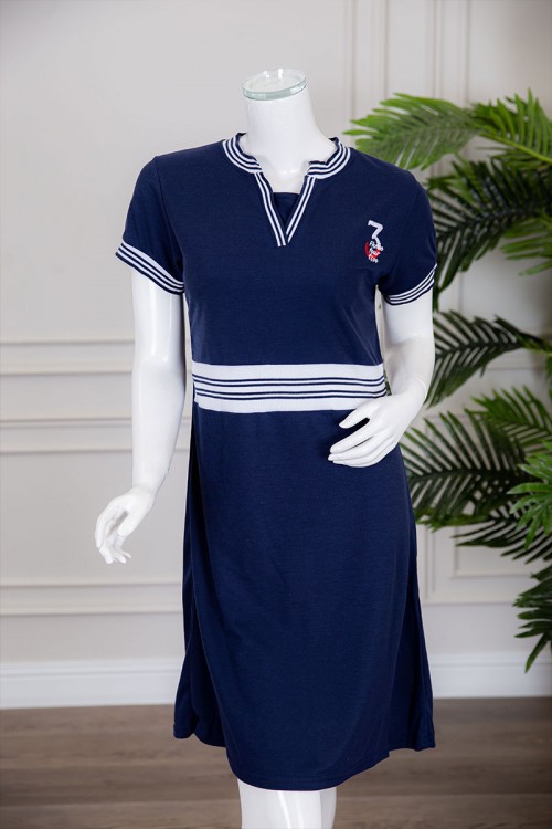 قميص نسائي ميدي متعدد الألوان بياقة دائرية مفتوحة من الأمام مخطط من الوسط و الأطراف ذو أكمام قصيرة