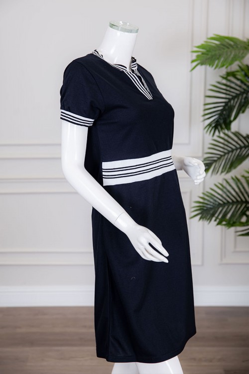 قميص نسائي ميدي متعدد الألوان بياقة دائرية مفتوحة من الأمام مخطط من الوسط و الأطراف ذو أكمام قصيرة