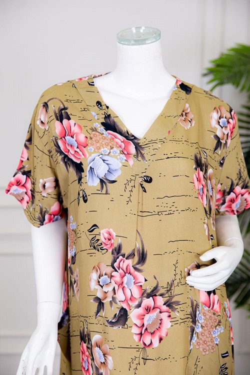 قميص نسائي ميدي لون بيج غامق مزين بالورود بياقة قصة سبعة ذو أكمام قصيرة