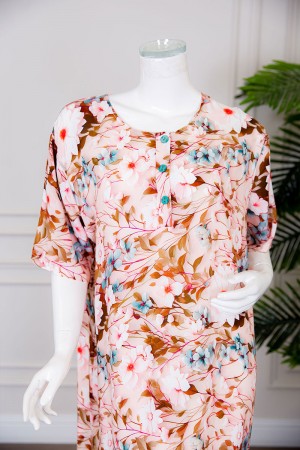 قميص نسائي طويل لون خربزي مشجر بياقة دائرية بأزرار من الأمام ذو أكمام قصيرة 