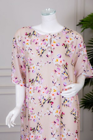 قميص نسائي طويل لون بيج مشجر بياقة دائرية بأزرار من الأمام ذو أكمام قصيرة 