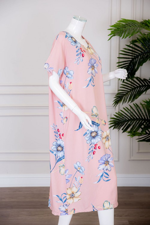 قميص نسائي ميدي لون وردي مشجر بياقة دائرية ذو أكمام قصيرة