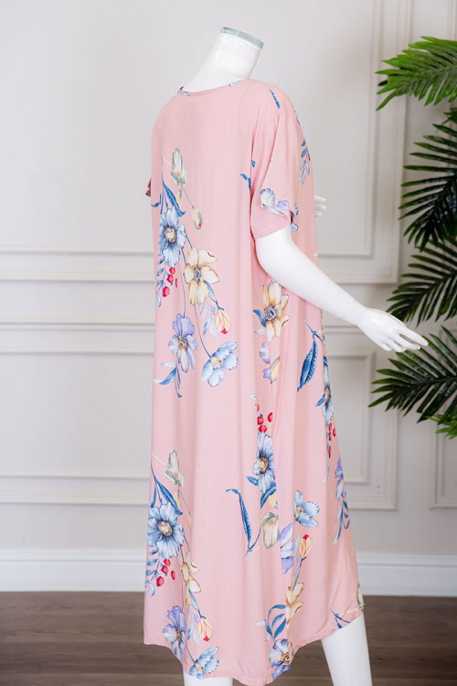 قميص نسائي ميدي لون وردي مشجر بياقة دائرية ذو أكمام قصيرة