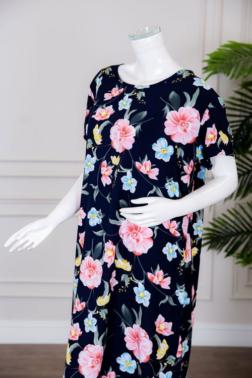 قميص ميدي لون كحلي مزين بالورود بياقة دائرية ذو أكمام قصيرة