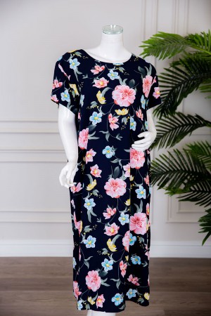 قميص ميدي لون كحلي مزين بالورود بياقة دائرية ذو أكمام قصيرة 