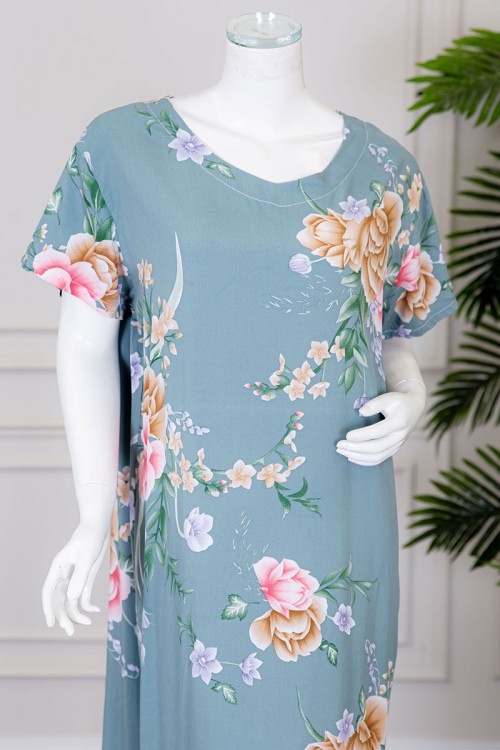 قميص نسائي ميدي لون سماوي مشجر بياقة دائرية ذو أكمام قصيرة