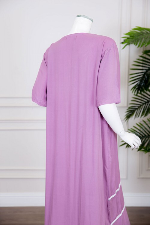 قميص نسائي طويل لون موف بياقة دائرية بأزرار من الأمام ذو أكمام قصيرة