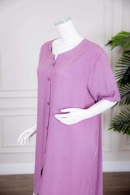 قميص نسائي طويل لون موف بياقة دائرية بأزرار من الأمام ذو أكمام قصيرة