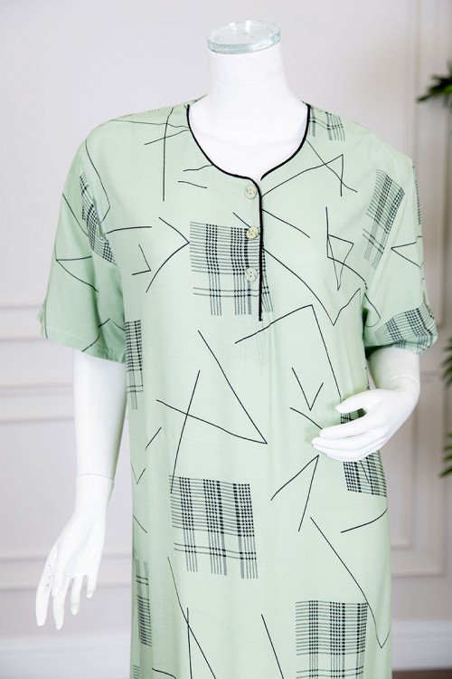 قميص نسائي طويل لون أخضر فاتح مزين بخطوط رفيعة بياقة دائرية بأزرار من الأمام ذو أكمام قصيرة