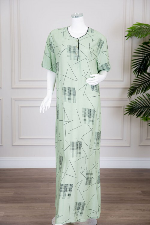 قميص نسائي طويل لون أخضر فاتح مزين بخطوط رفيعة بياقة دائرية بأزرار من الأمام ذو أكمام قصيرة