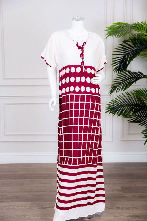 قميص نسائي طويل لون أبيض و أحمر مزين بدوائر و مربعات وخطوط ذو ياقة بأزرار من الأمام و بأكمام قصيرة