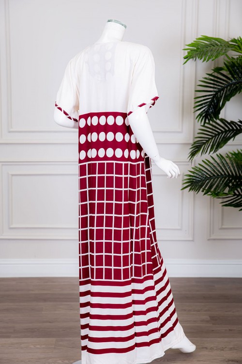 قميص نسائي طويل لون أبيض و أحمر مزين بدوائر و مربعات وخطوط ذو ياقة بأزرار من الأمام و بأكمام قصيرة