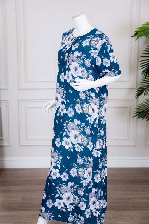 قميص نسائي طويل لون أزرق مزين بالورود ياقة دائرية بأزرار من الأمام ذو أكمام قصيرة