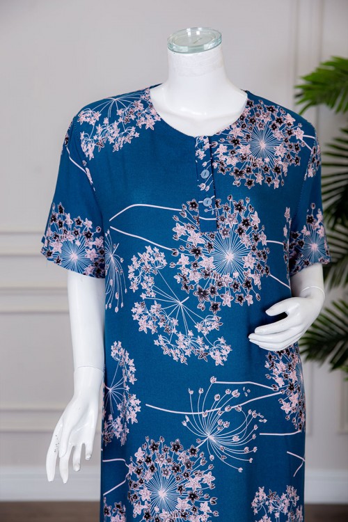 قميص نسائي طويل لون أزرق مزين بالورود ياقة دائرية بأزرار من الأمام ذو أكمام قصيرة