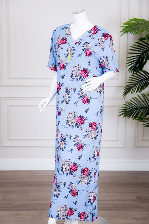 قميص نسائي طويل لون سماوي مزين بالورود ياقة بقصة سبعة ذو أكمام قصيرة