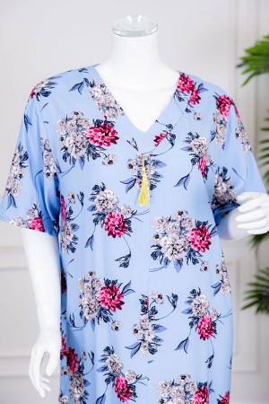 قميص نسائي طويل لون سماوي مزين بالورود ياقة بقصة سبعة ذو أكمام قصيرة 