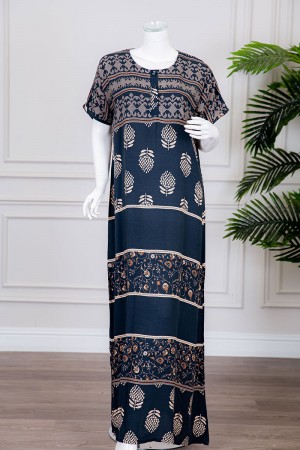 قميص نسائي طويل لون كحلي مزين بزخارف و رسومات ذو ياقة دائرية بأزرار من الأمام و بأكمام قصيرة 