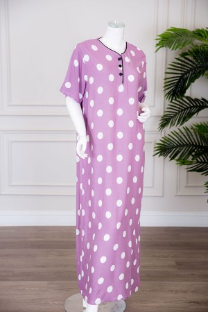 قميص نسائي طويل لون موف منقط باللون الأبيض ياقة دائرية بأزرار من الأمام ذو أكمام قصيرة 