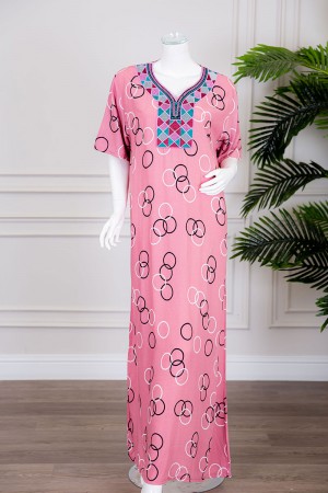 قميص نسائي طويل لون وردي مزين بدوائر و بياقة كلفة مطرزة ذو أكمام قصيرة 