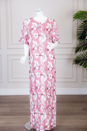 قميص نسائي طويل لون وردي ياقة دائرية بأزرار من الأمام مزين بالورود ذو أكمام قصيرة