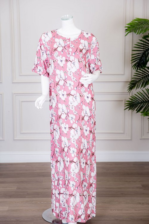 قميص نسائي طويل لون وردي ياقة دائرية بأزرار من الأمام مزين بالورود ذو أكمام قصيرة