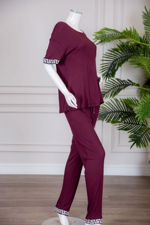 بيجاما نسائية قطعتين متعددة الألوان تيشيرت بياقة دائرية مزين بطبعات مع بنطلون طويل برباط في الخصر