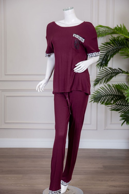 بيجاما نسائية قطعتين متعددة الألوان تيشيرت بياقة دائرية مزين بطبعات مع بنطلون طويل برباط في الخصر