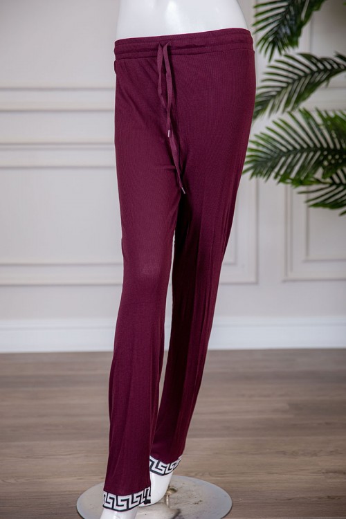 بيجاما نسائية قطعتين متعددة الألوان تيشيرت بياقة دائرية مزين بطبعات مع بنطلون طويل برباط في الخصر