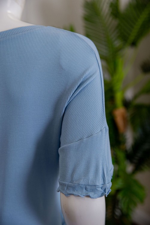 بيجاما نسائية قطعتين متعددة الألوان تيشيرت بياقة دائرية مزين بطبعات مع بنطلون طويل برباط في الخصر